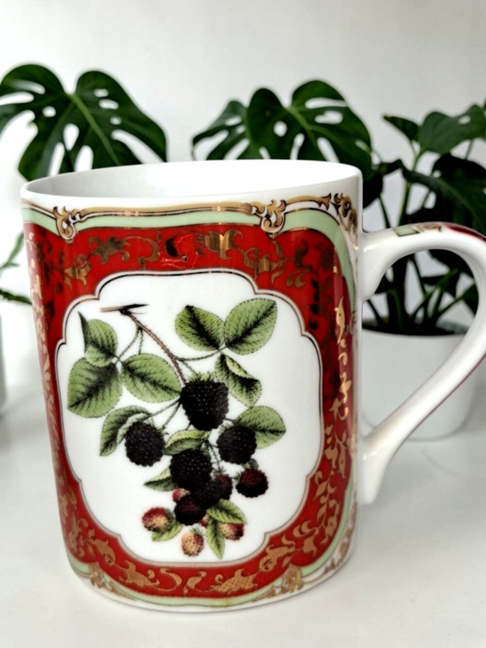 Andrea By Sadek Winterthur Paris France BLACKBERRY 3.5" Coffee Mug excellent